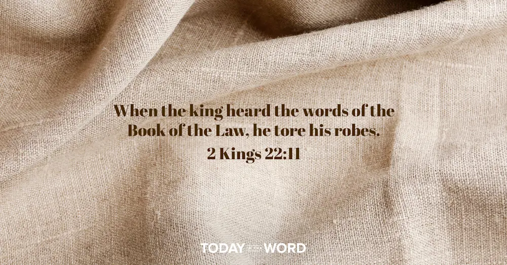 Daily devotional Bible verse: 2 Kings 22:11 When the king heard the words of the Book of the Law, he tore his robs. | A brown linen fabric.